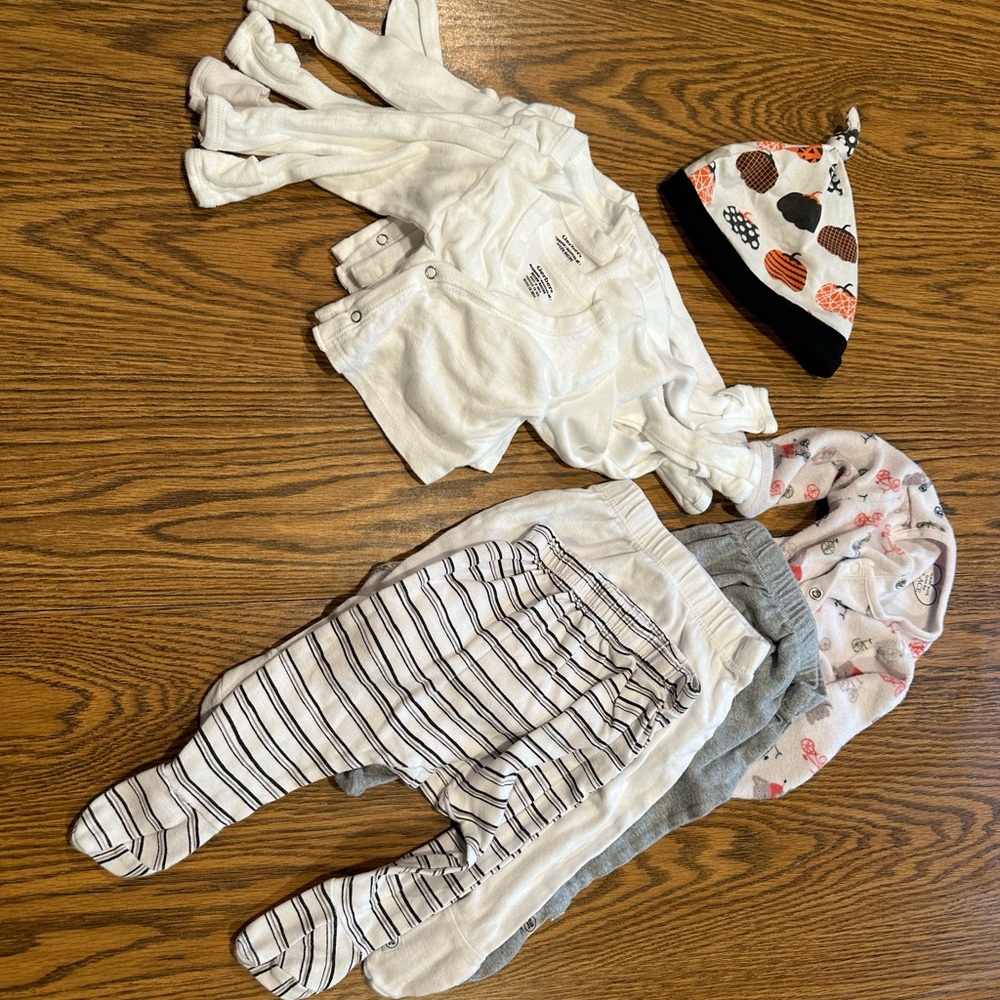 Baby gender neutral lot newborn & 3 month (NB, 0-3m) -Honest organic cotton etc